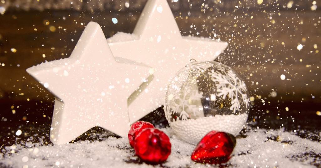 Christmas-Day-2020-Snow-Star-Red-Bauble-Christmas-Tree-Baubles