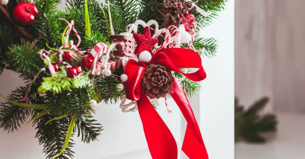 How-to-Make-a-Christmas-Wreath-Bow