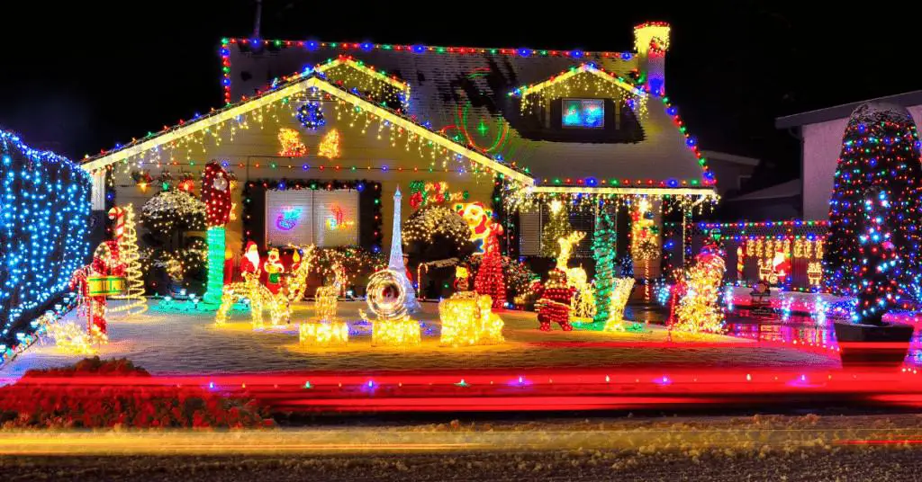 Things-to-Do-This-Christmas-Lights-on-House