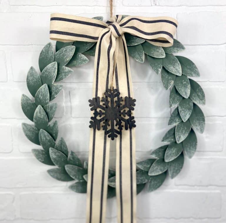 10 Best Modern Christmas Wreaths For The 2022 Holidays   Metal Hoop Modern Christmas Wreath Open For Christmas 768x757 