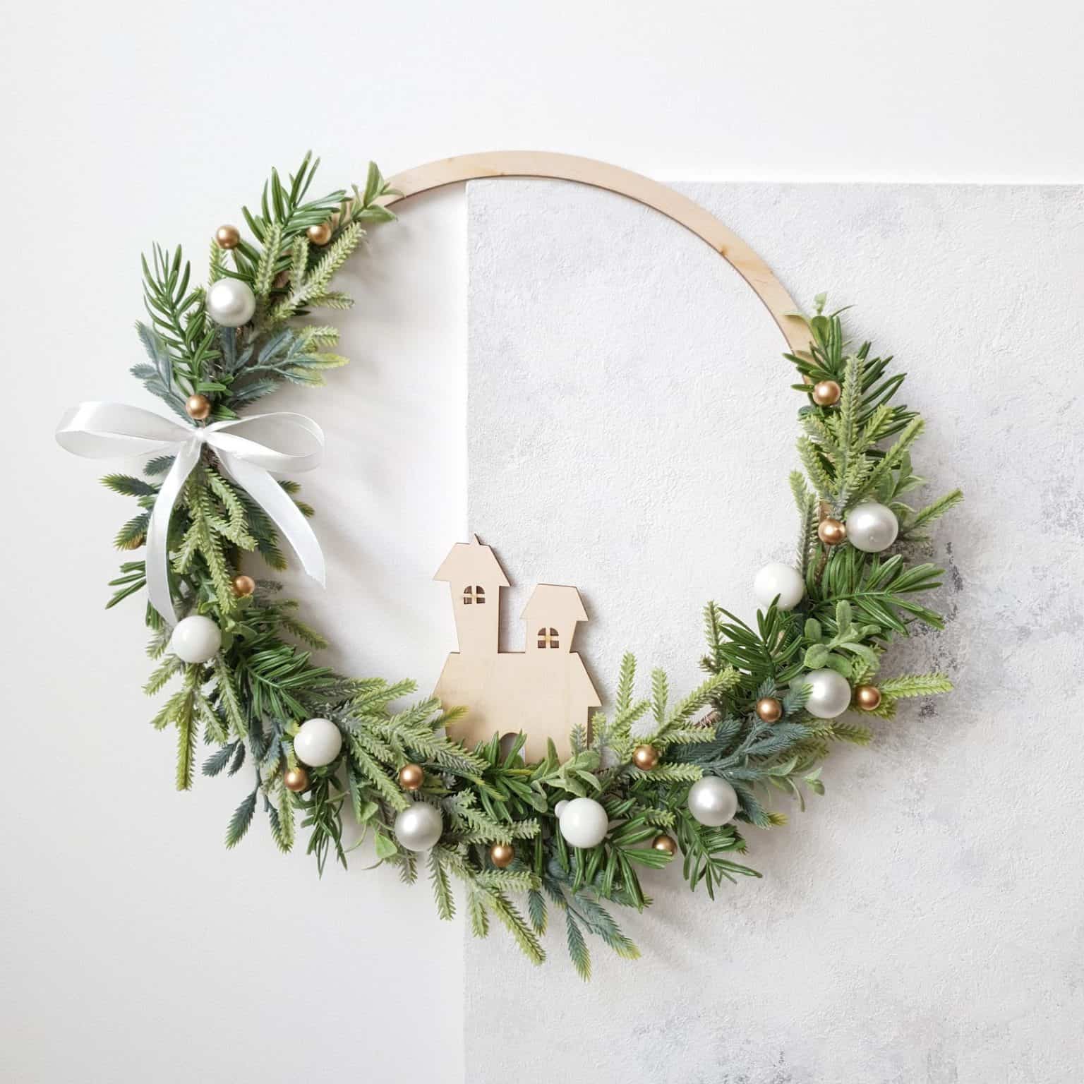 10 Best Modern Christmas Wreaths For The 2022 Holidays